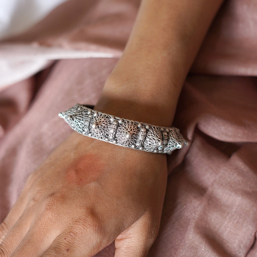 Teejh Pahal Silver Oxidised Bangle