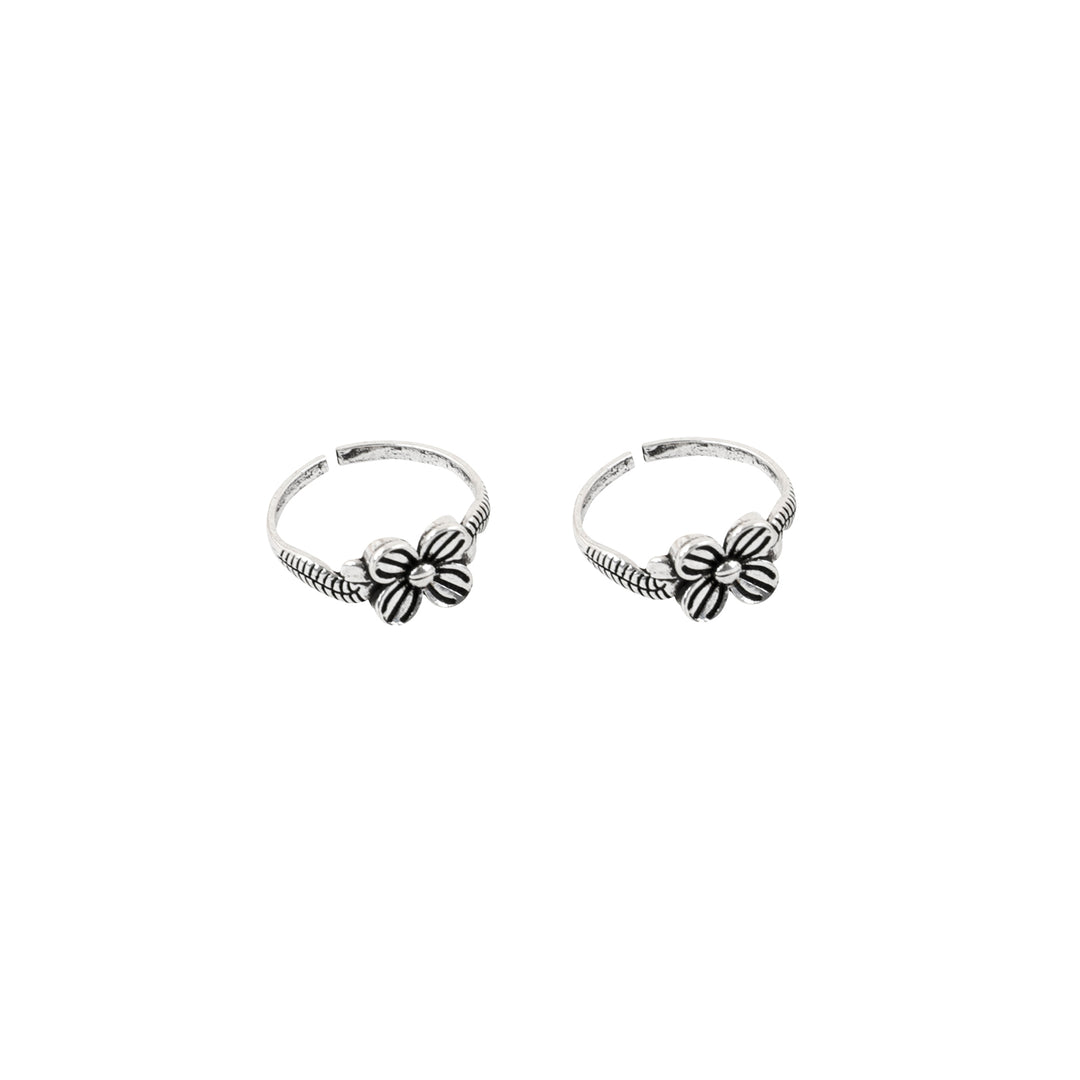 Teejh Dalaja Floral motif silver oxidised toe ring