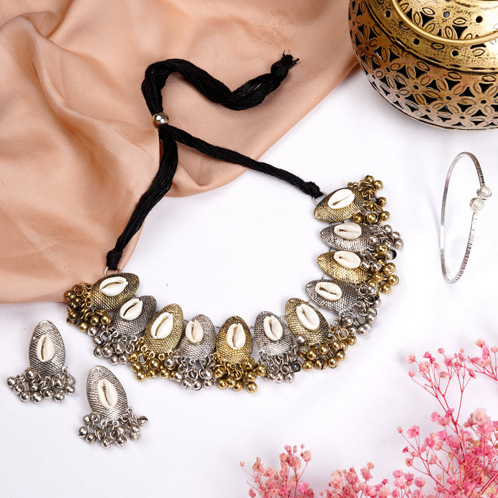 Teejh Linisha Silver Oxidised Shell Jewelry Gift Set