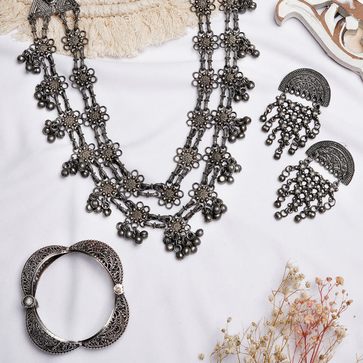 Teejh Gunakshi Silver Oxidised Jewelry Gift Set