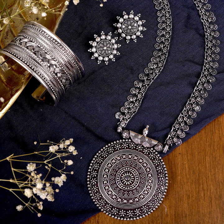 Teejh Mishita Metallic Silver oxidized Jewelry Gift Set