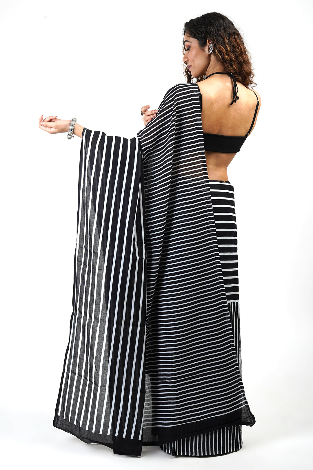 Teejh Liya Black Cotton Saree with Blouse Piece