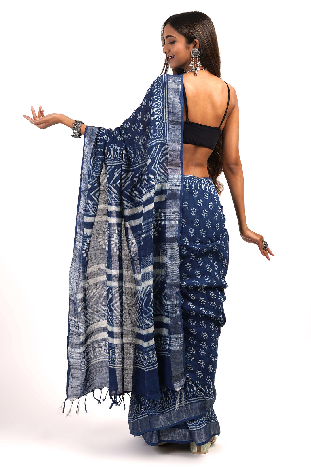Teejh Shaniya Indigo Linen Saree with Blouse Piece.