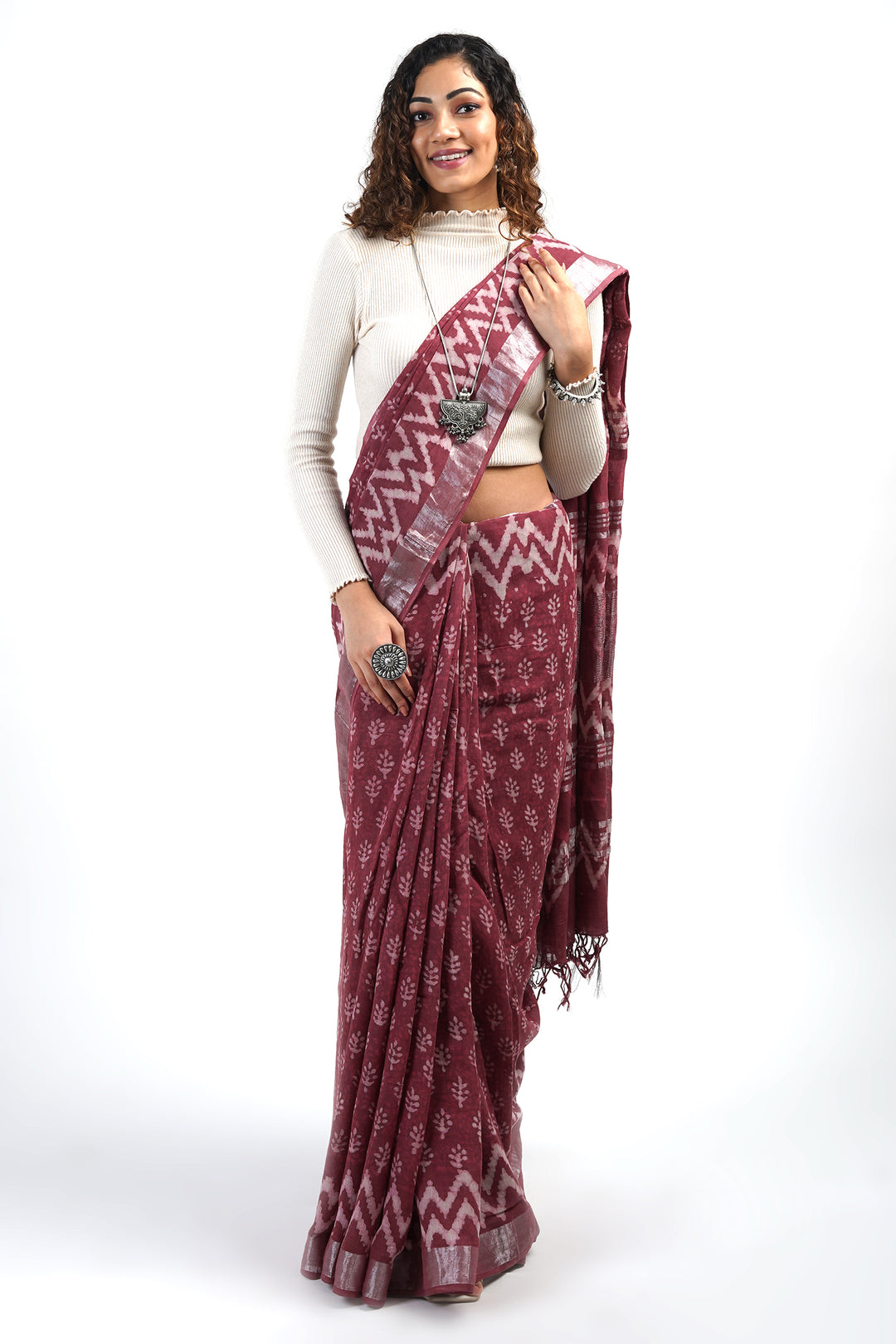 Teejh Nirvi Maroon Linen Saree With Blouse Piece.