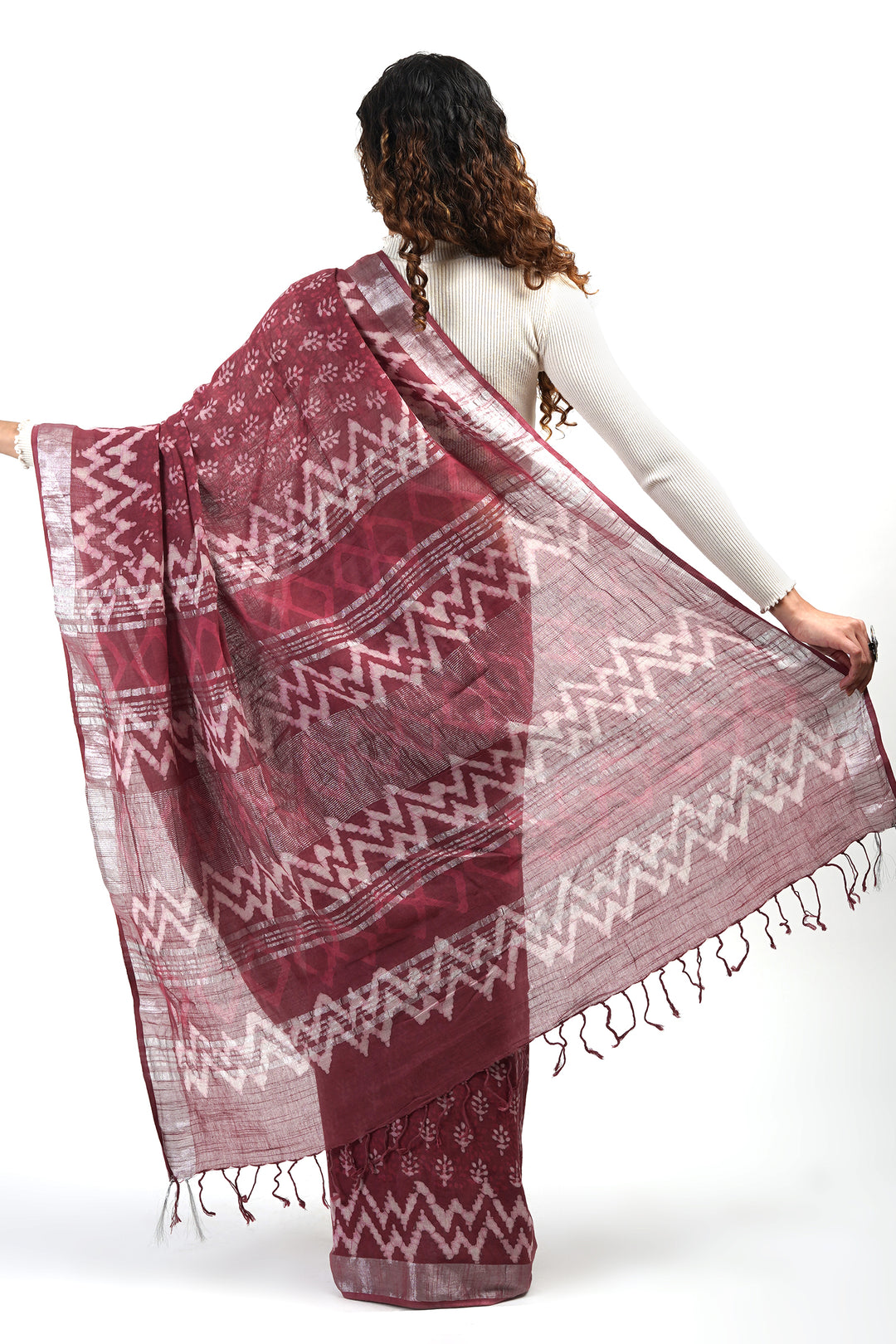 Teejh Nirvi Maroon Linen Saree With Blouse Piece.