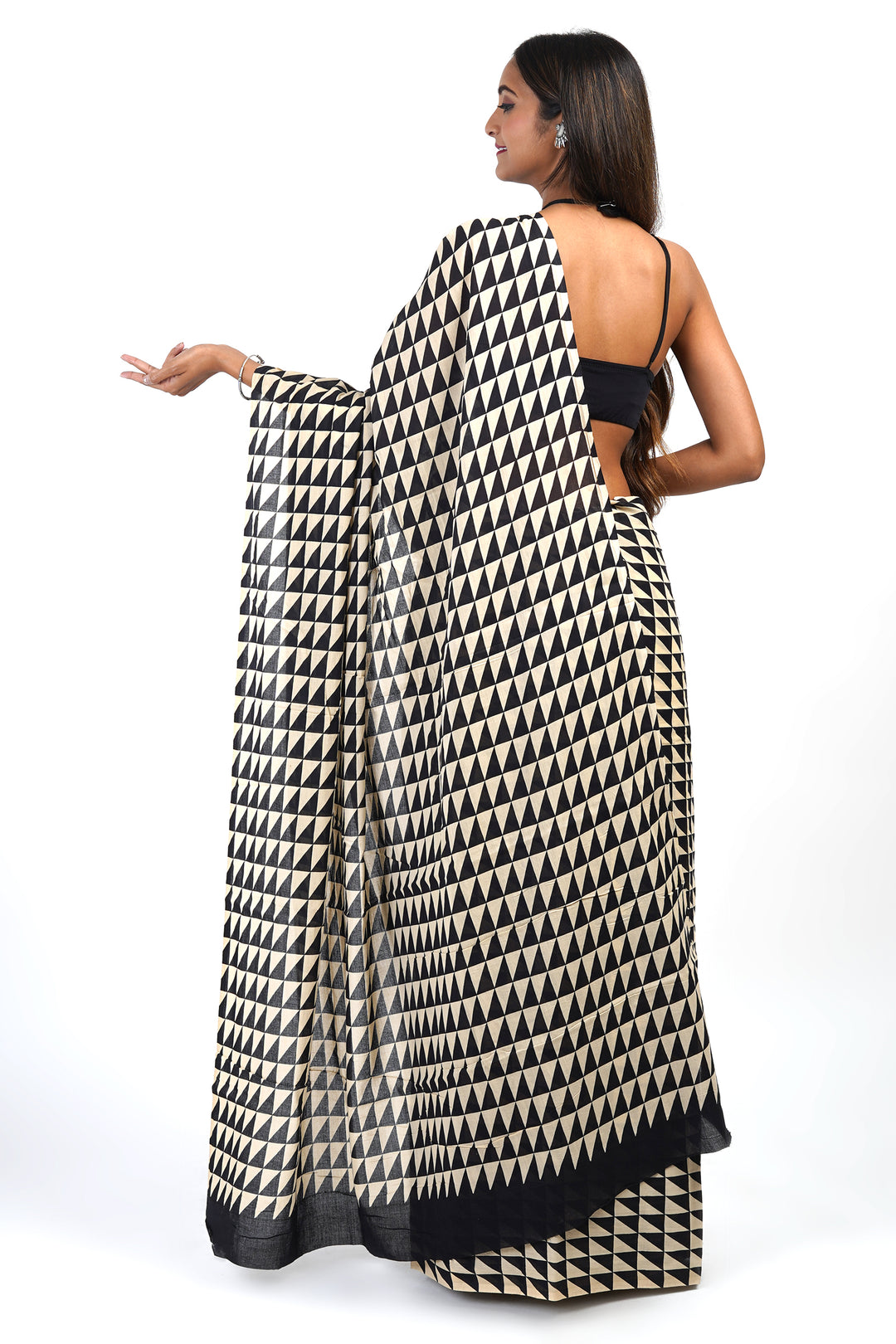 Teejh Ruhani Black and Beige Cotton Saree With Blouse Piece