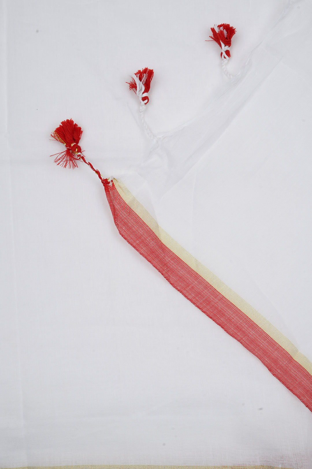 Teejh Kaira White Mulmul Saree