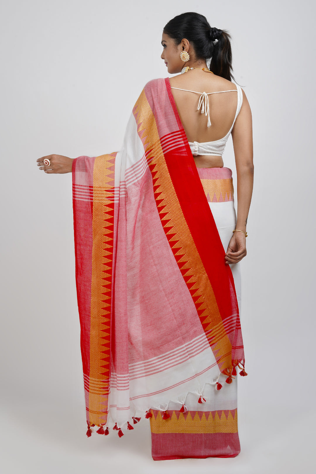 Teejh Aachal White &amp; Red Soft Cotton saree