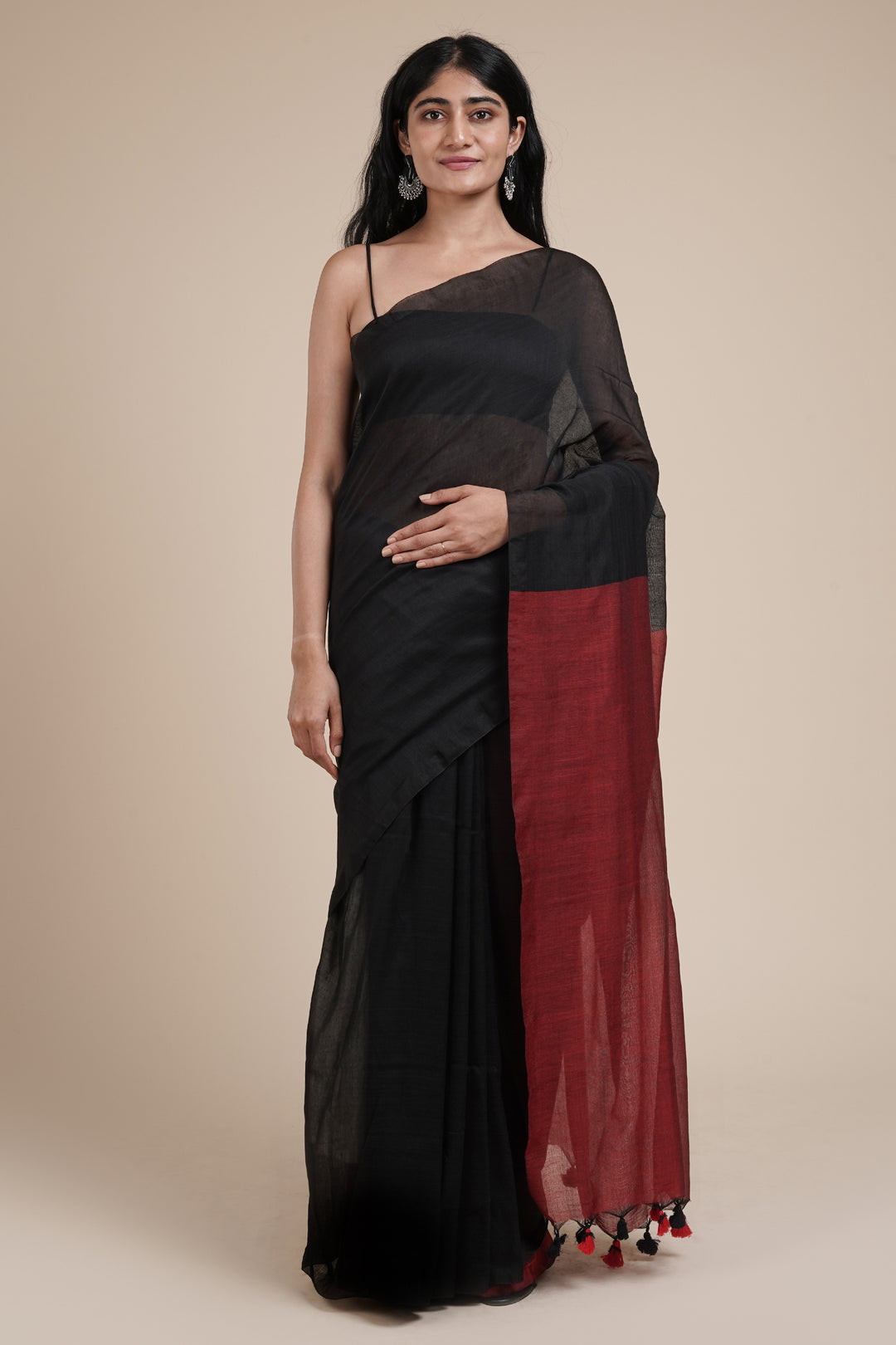 Teejh Varuni Black &amp; Maroon Mulmul Saree