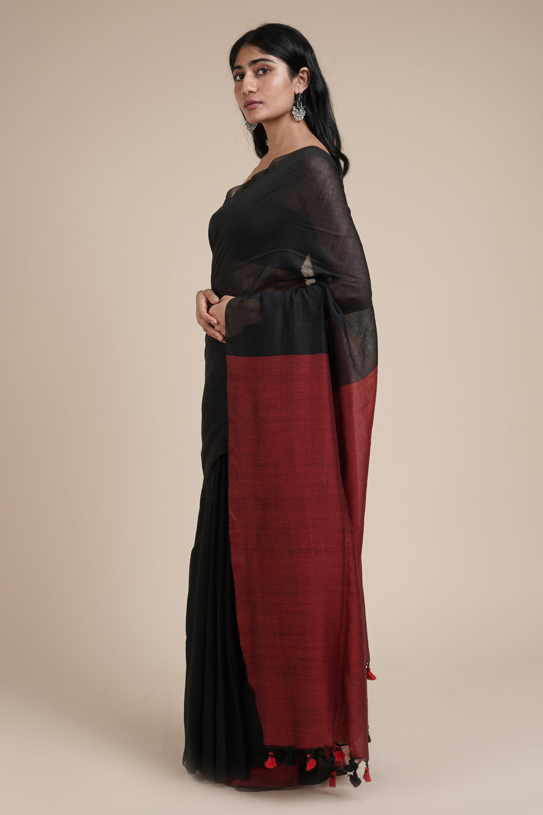 Teejh Varuni Black &amp; Maroon Mulmul Saree