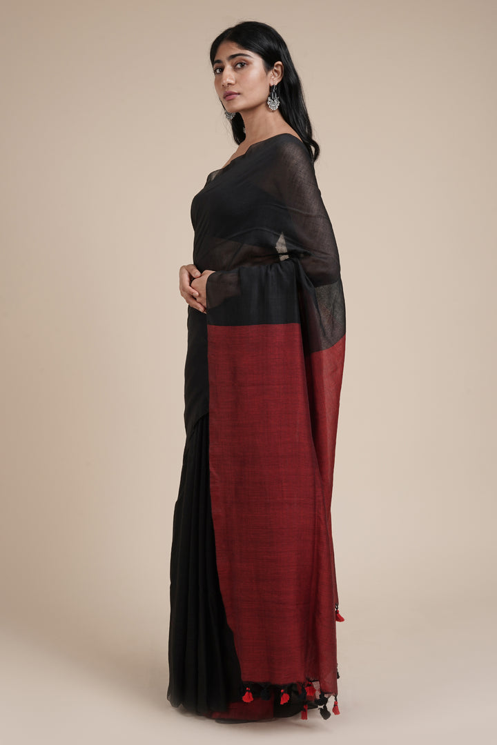 Teejh Varuni Black &amp; Maroon Mulmul Saree