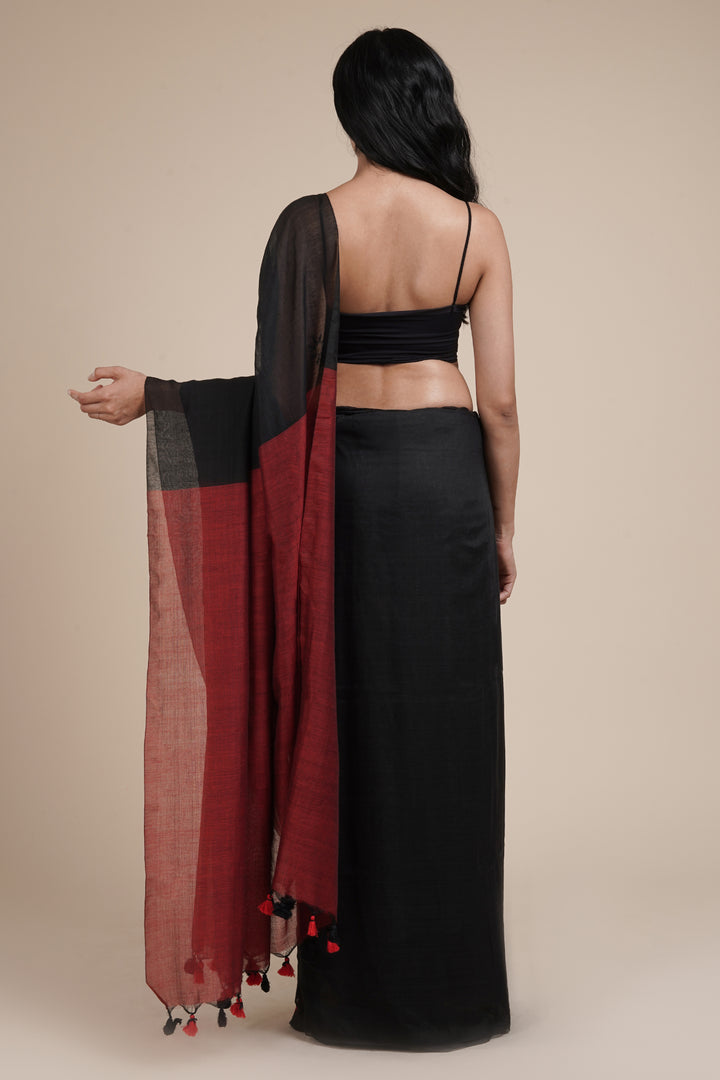 Teejh Varuni Black &amp; Maroon Mulmul Saree