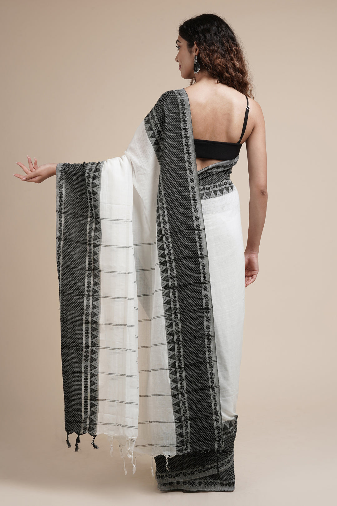 Teejh Jaina Off White Handwoven Saree