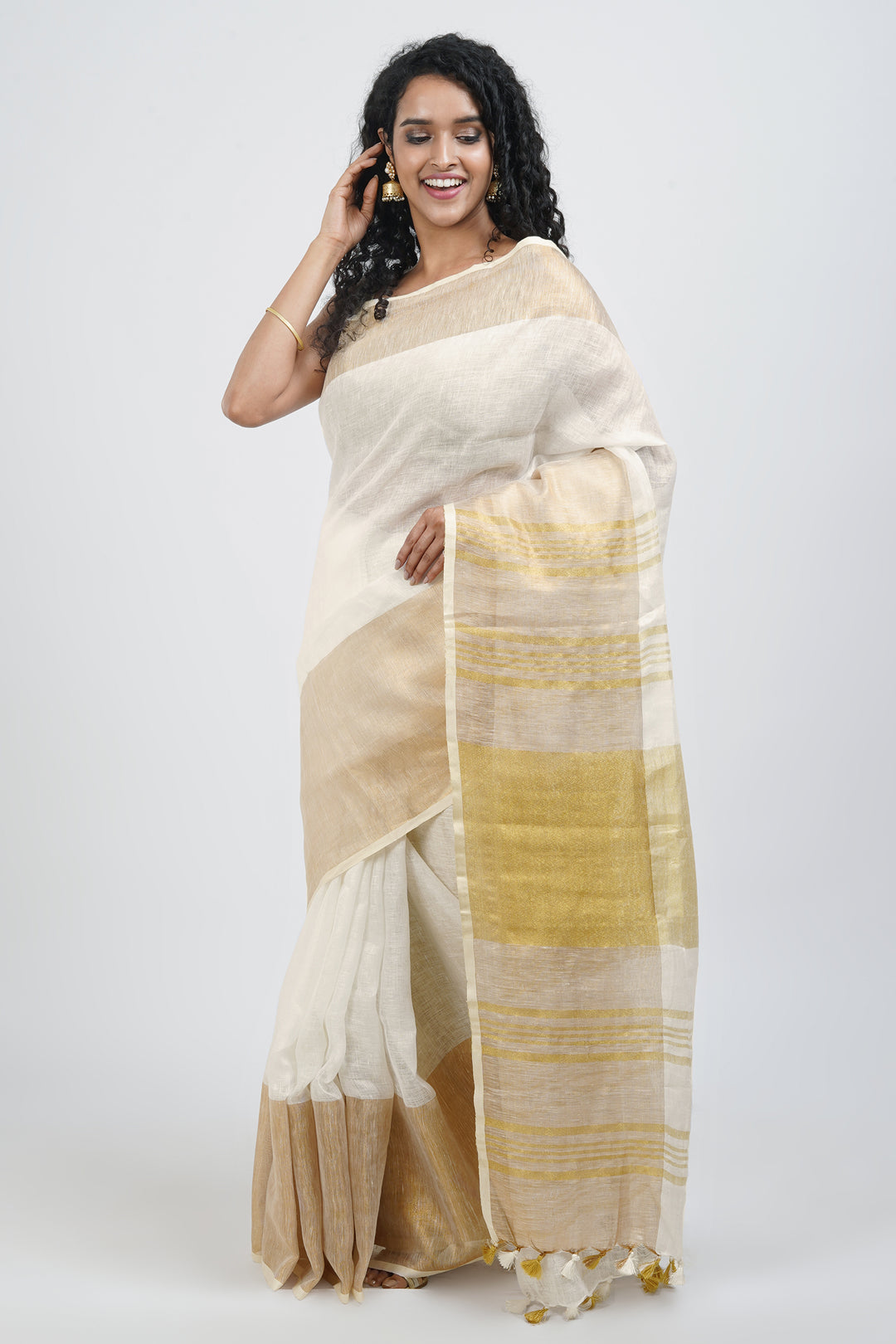 Teejh Laboni White &amp; Gold Linen Saree