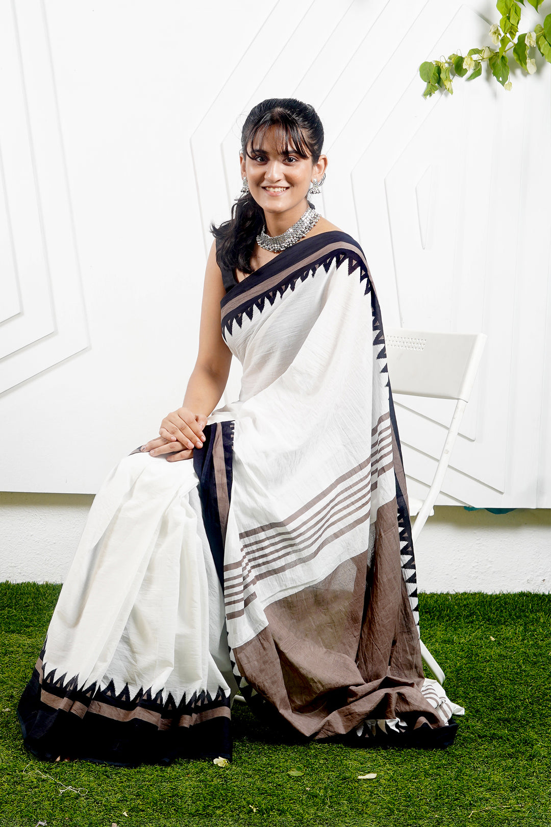 Teejh Moonlight White &amp; Brown Print Mulmul Cotton Saree