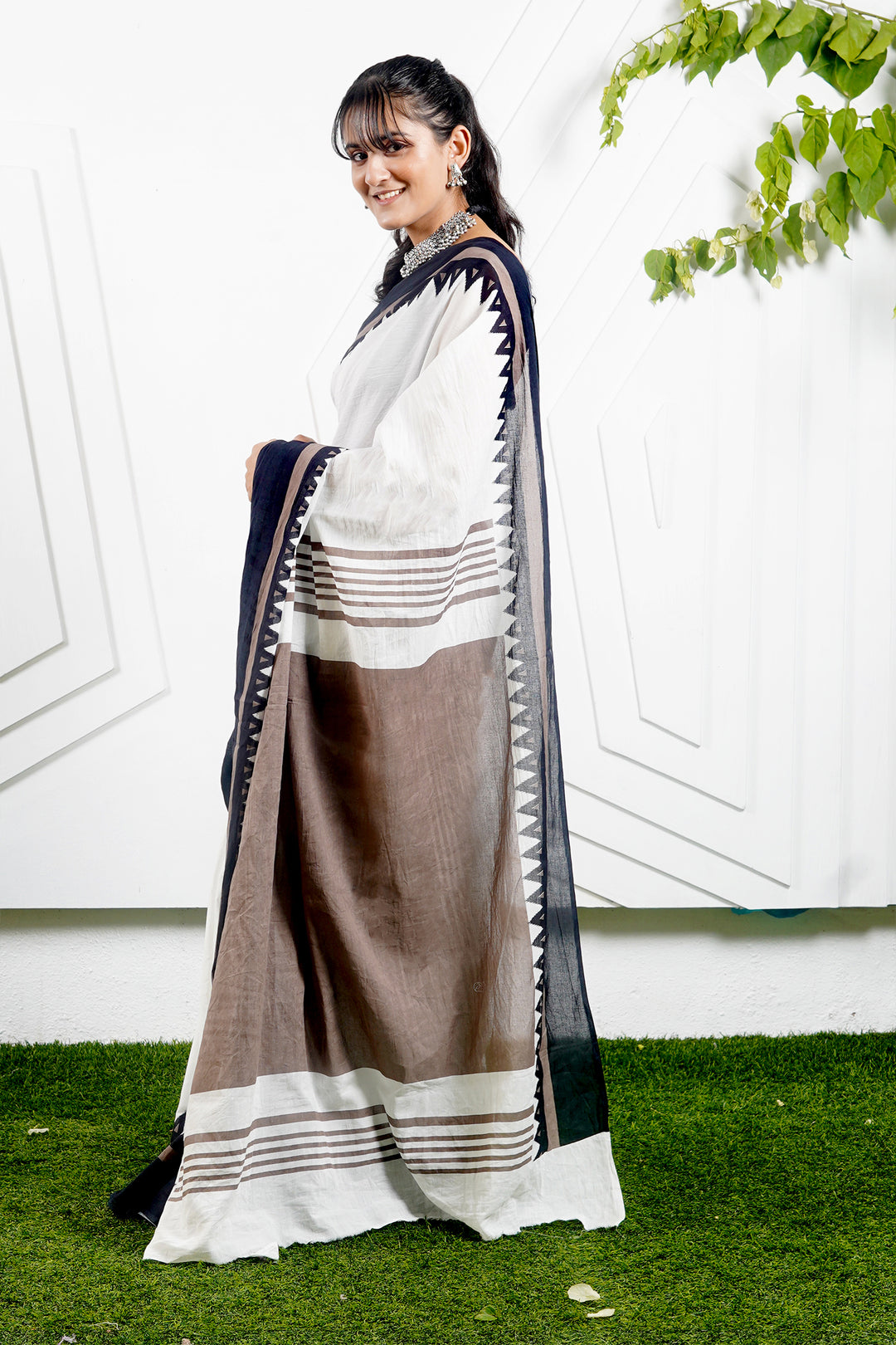 Teejh Moonlight White &amp; Brown Print Mulmul Cotton Saree