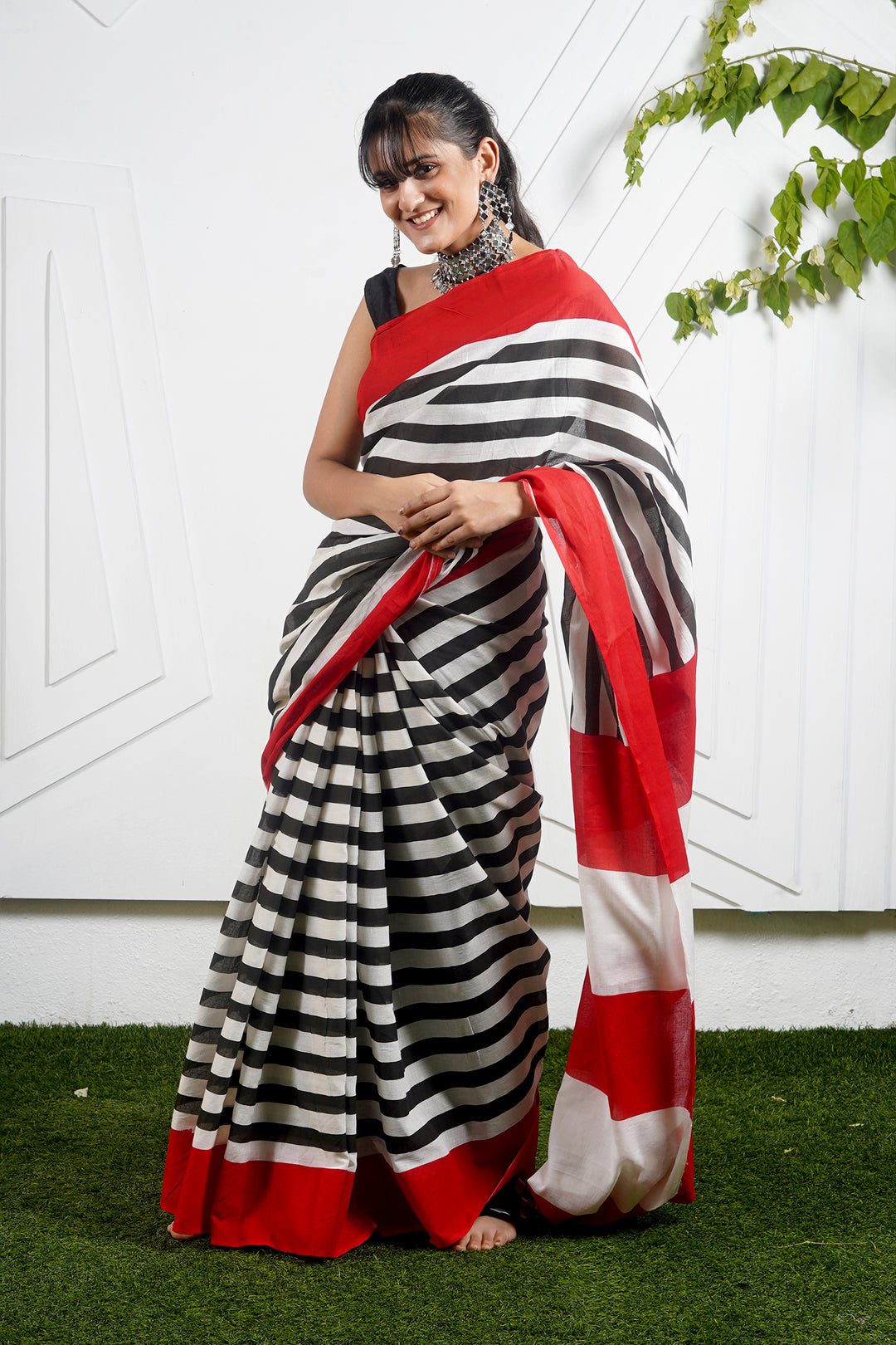Teejh Innayat Black &amp; Red Stripes Print Mulmul Cotton Saree