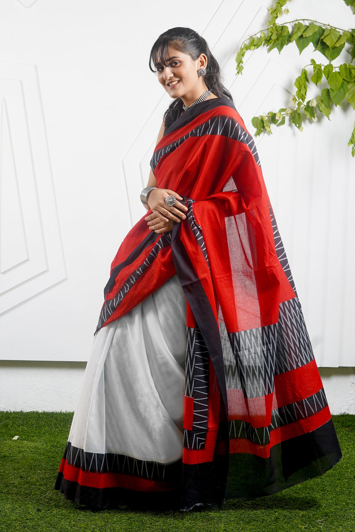 Teejh White & Red Mulmul Cotton Saree Online Sarees for Women